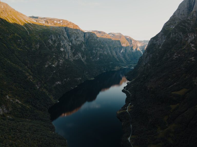 Faire du kayak en Norvège - Spots incontournables, conseils & meilleure période