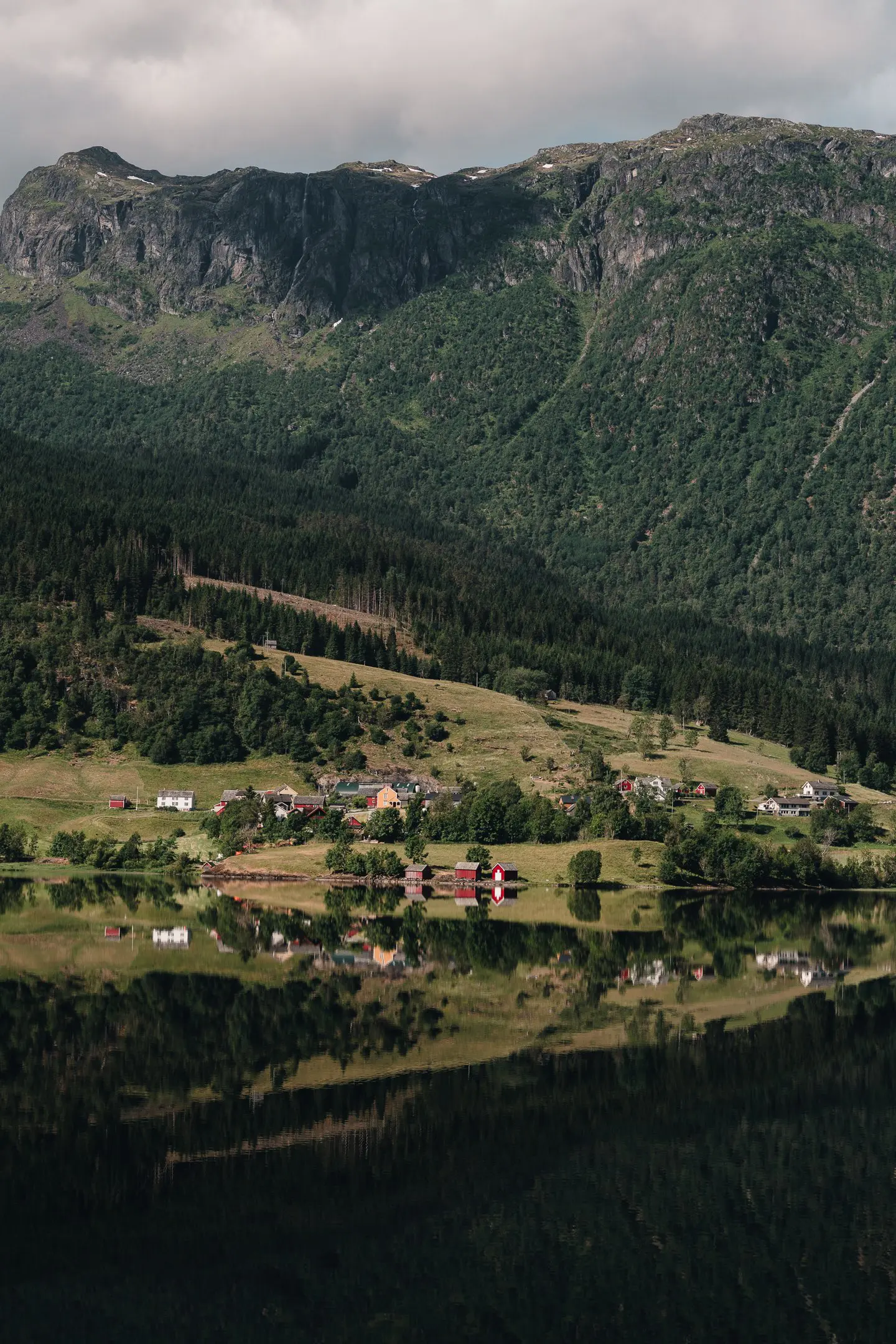 Découvrez les plus beaux fjords de Norvège ! Activités, incontournables et conseils d'experts : tout ce que vous devez savoir avant de partir faire du kayak en Norvège !