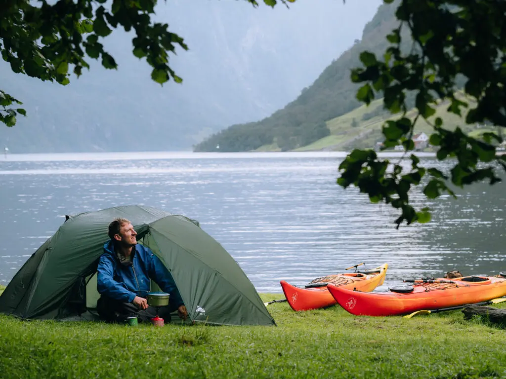 Discover the most beautiful fjords of Norway! Activities, must-sees, and expert tips: everything you need to know before you go kayaking in Norway.